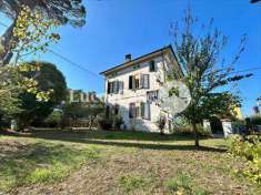 Foto Villa in Vendita, pi di 6 Locali, 470 mq (Capannori)