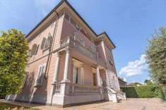 Foto Villa in Vendita, pi di 6 Locali, 480 mq (Santa Croce sull'Arn