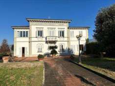 Foto Villa in Vendita, pi di 6 Locali, 490 mq (Capannori)