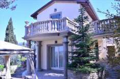 Foto Villa in Vendita, pi di 6 Locali, 5 Camere, 250 mq (PASSIGNANO