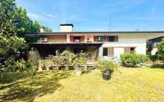 Foto Villa in Vendita, pi di 6 Locali, 500 mq (Camaiore)