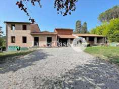 Foto Villa in Vendita, pi di 6 Locali, 500 mq (Lucca)