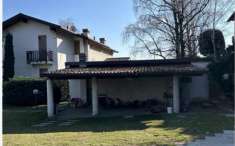 Foto Villa in Vendita, pi di 6 Locali, 560 mq, Erba