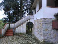 Foto Villa in Vendita, pi di 6 Locali, 6 Camere, 240 mq (CAVRIGLIA)