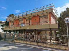 Foto Villa in Vendita, pi di 6 Locali, 6 Camere, 275 mq (BARI PALESE
