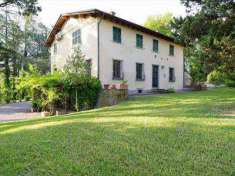 Foto Villa in Vendita, pi di 6 Locali, 6 Camere, 300 mq (CAPANNORI G