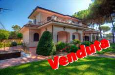 Foto Villa in Vendita, pi di 6 Locali, 6 Camere, 318 mq (SAN FELICE