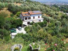 Foto Villa in Vendita, pi di 6 Locali, 6 Camere, 350 mq (ARCOLA ROMI