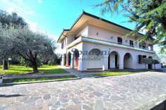 Foto Villa in Vendita, pi di 6 Locali, 6 Camere, 380 mq (PONTE BUGGI