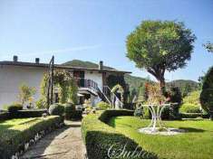 Foto Villa in Vendita, pi di 6 Locali, 6 Camere, 400 mq (TREVI NEL L