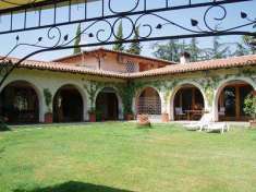Foto Villa in Vendita, pi di 6 Locali, 6 Camere, 500 mq (PONTEDERA)