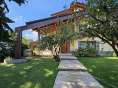 Foto VILLA in Vendita, pi di 6 Locali, 780 mq, CARAVAGGIO