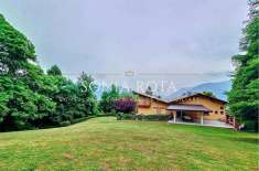 Foto Villa in Vendita, pi di 6 Locali, 800 mq, Clusone