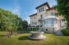 Foto Villa in Vendita, pi di 6 Locali, 890 mq, Desenzano del Garda (