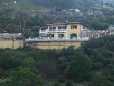 Foto Villa in Vendita, pi di 6 Locali, pi di 6 Camere, 220 mq (VENT