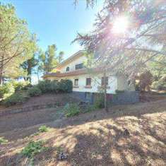 Foto Villa in Vendita, pi di 6 Locali, pi di 6 Camere, 350 mq (NICO