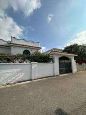 Foto Villa in Vendita, pi� di 6 Locali, pi� di 6 Camere, 500 mq (CAST