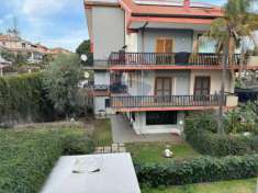 Foto Villa in vendita a Aci Catena - 7 locali 178mq