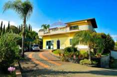 Foto Villa in vendita a Acireale - 10 locali 190mq