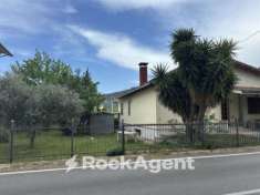 Foto Villa in vendita a Alanno - 6 locali 264mq