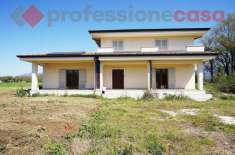 Foto Villa in vendita a Aquino