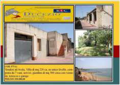 Foto Villa in vendita a Avola - 9 locali 220mq