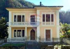 Foto Villa in vendita a Bagni Di Lucca - 19 locali 500mq