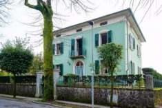 Foto Villa in vendita a Barga - 10 locali 390mq