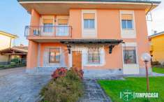 Foto Villa in vendita a Bascape'