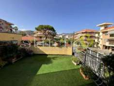 Foto Villa in vendita a Bordighera - 10 locali 270mq