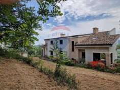 Foto Villa in vendita a Bucchianico - 8 locali 484mq