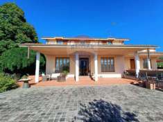 Foto Villa in vendita a Bucine - 8 locali 250mq