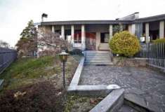Foto Villa in vendita a Busto Arsizio - 7 locali 388mq