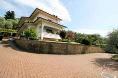 Foto Villa in vendita a Camaiore - 9 locali 240mq