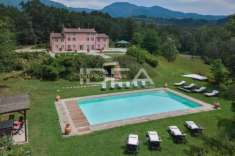 Foto Villa in vendita a Capannori - 12 locali 690mq