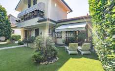 Foto Villa in vendita a Caronno Pertusella