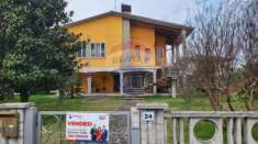 Foto Villa in vendita a Castel Goffredo - 8 locali 323mq