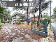Foto Villa in vendita a Castellaneta - 10 locali 400mq