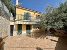 Foto Villa in vendita a Castelmola - 7 locali 190mq