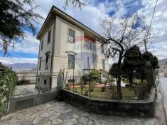 Foto Villa in vendita a Castelnuovo Di Garfagnana