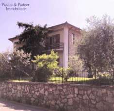 Foto Villa in vendita a Castiglione Del Lago - 9 locali 260mq
