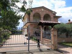 Foto Villa in vendita a Castiglione del Lago