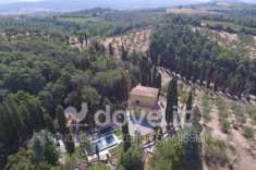 Foto Villa in vendita a Chiusi - 18 locali 537mq