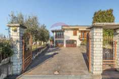 Foto Villa in vendita a Desenzano Del Garda - 3 locali 233mq