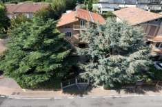 Foto Villa in vendita a Desenzano Del Garda - 8 locali 395mq