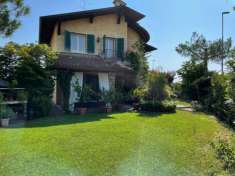 Foto Villa in Vendita a Desenzano del Garda