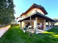 Foto Villa in Vendita a Desenzano del Garda