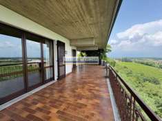 Foto Villa in Vendita a Desenzano del Garda