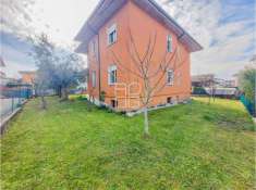 Foto Villa in Vendita a Desenzano del Garda