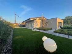 Foto Villa in Vendita a Desenzano del Garda